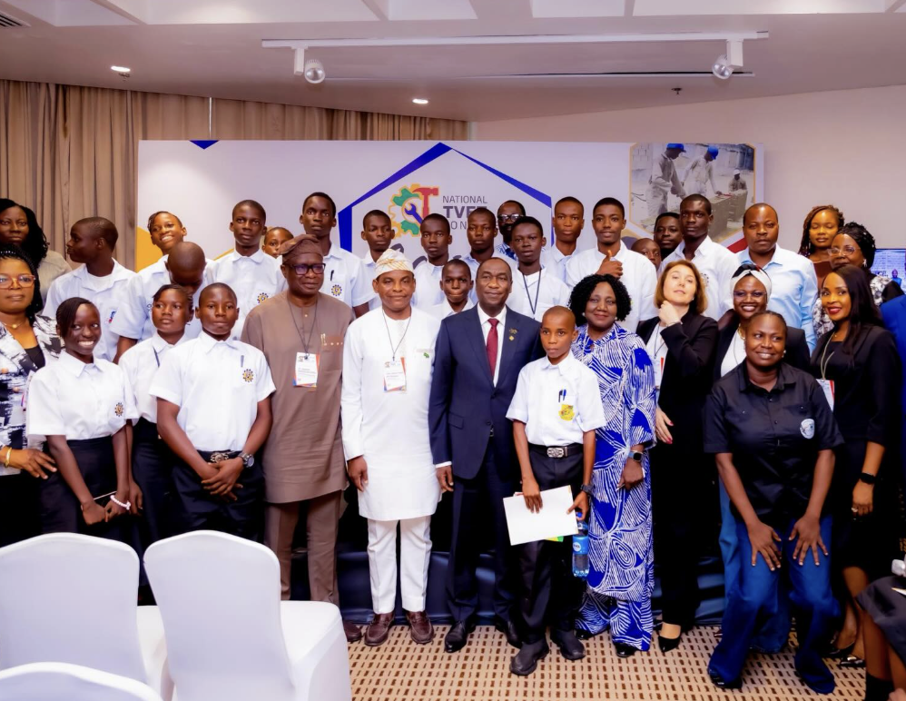 KOH with school staff and students at ICT Centre donation